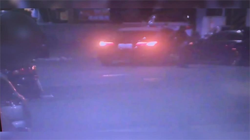 高雄男拒檢衝撞警車1警受傷 警連轟6槍仍逃逸