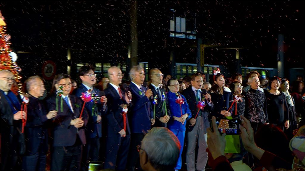 國北教大耶誕點燈祈福 聲樂家簡文秀獻唱「平安夜」