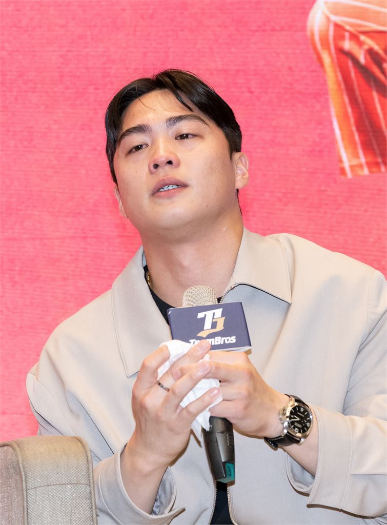 韓職(影)／菜鳥年就拿下11勝！「台灣王子」王彥程分享心路歷程落淚了