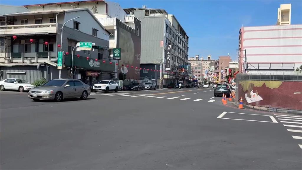 甩不掉行人地獄惡名！　嘉義市行人綠燈通行遭轎車左轉撞飛