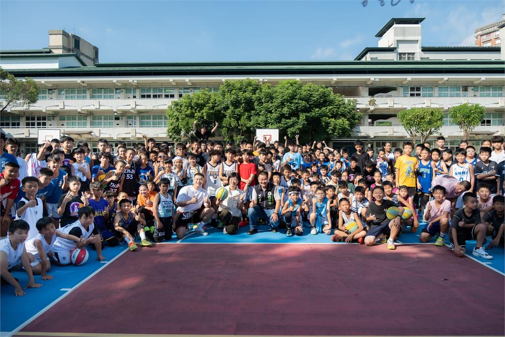 快新聞／蘇巧慧端牛肉！出席親子活動大受歡迎　誓言打造新北「育兒首選城市」