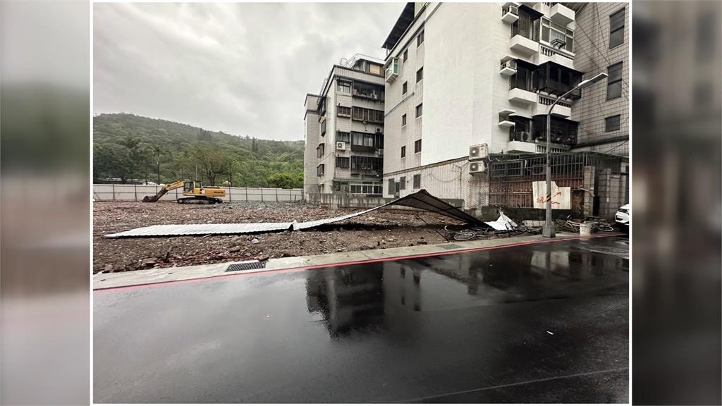 雷雨狂炸宛如颱風 內湖樹倒壓傷人 淡水新民街大停電