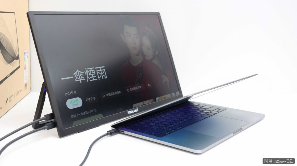 「心得」Kinhank 18.4 – 不只是個攜帶螢幕，更是一台能四處跑的 4K 電視