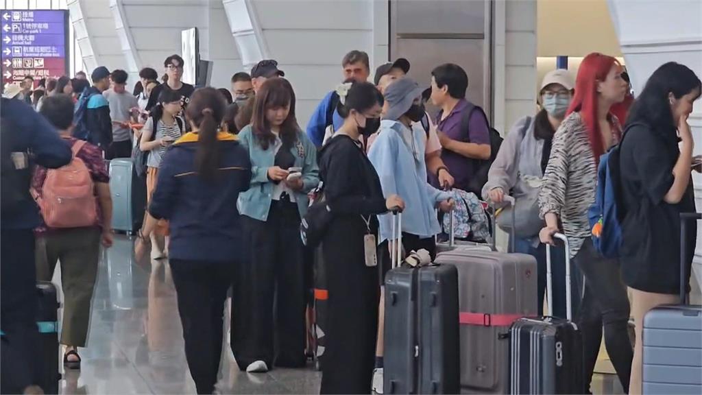颱風逼近！桃機明７６０架航班停飛 湧現改票潮「機票價格漲翻天」