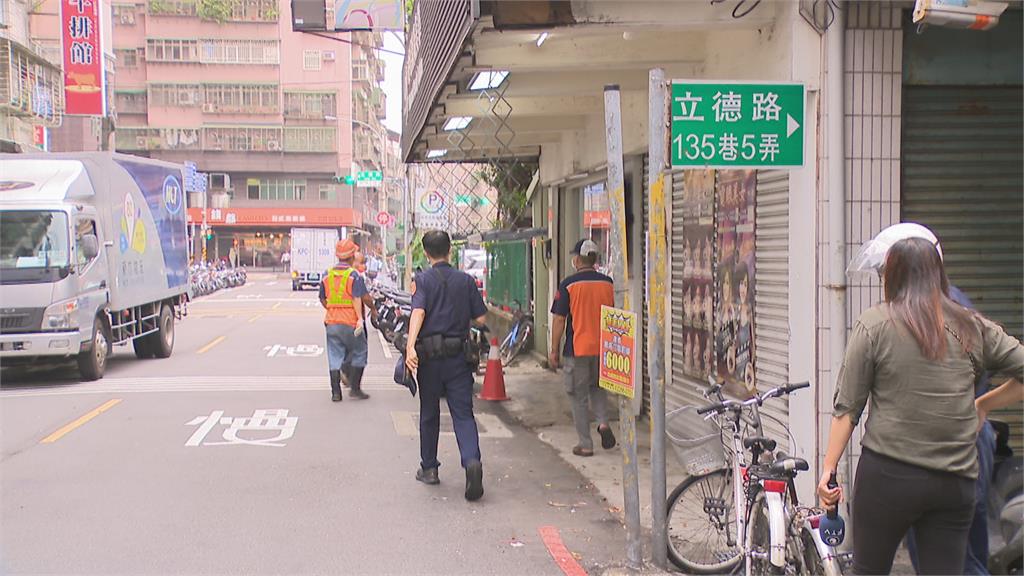 「伸縮曬衣架」占車位　拆除大隊：判定違建就拆除