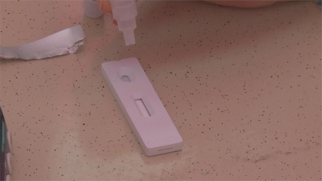 居家快篩不會用、怕篩錯怎麼辦? 彰化快篩衛教站教你精準「戳鼻孔」