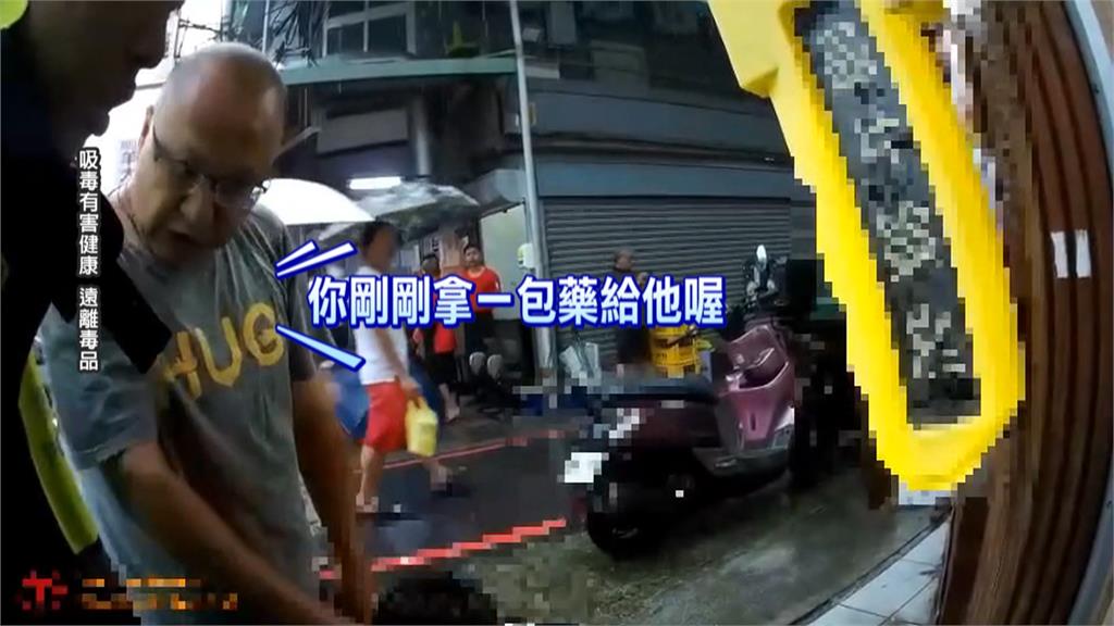 兩男違規過馬路釀車禍　欲「丟毒品」被休假警撞見