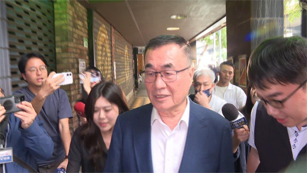 新北藍白合談妥了？　李四川、黃國昌首度同框受訪.遭民眾怒嗆