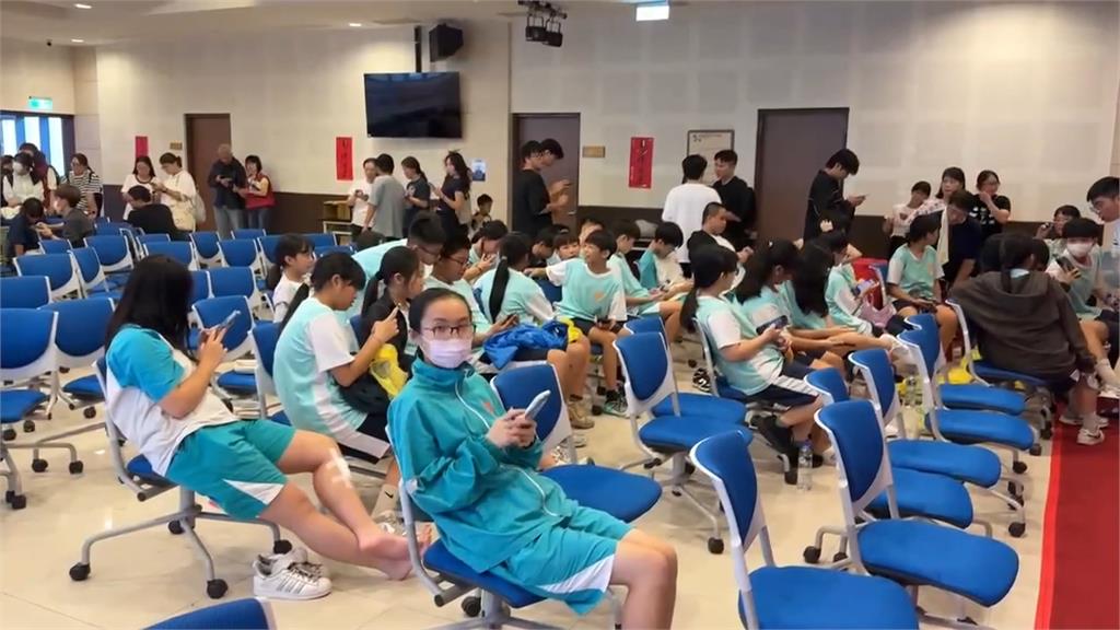 新北萬里時雨量破百！　加油站「淹成孤島」　8校預防性撤離