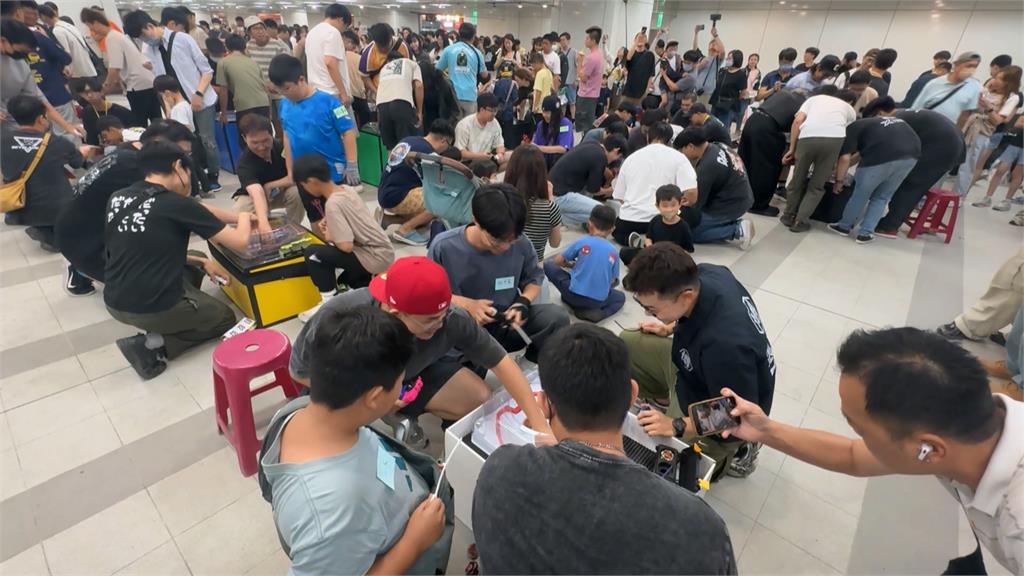 戰鬥陀螺夯！高雄辦地區賽　議員張博洋PK大班妹妹求饒