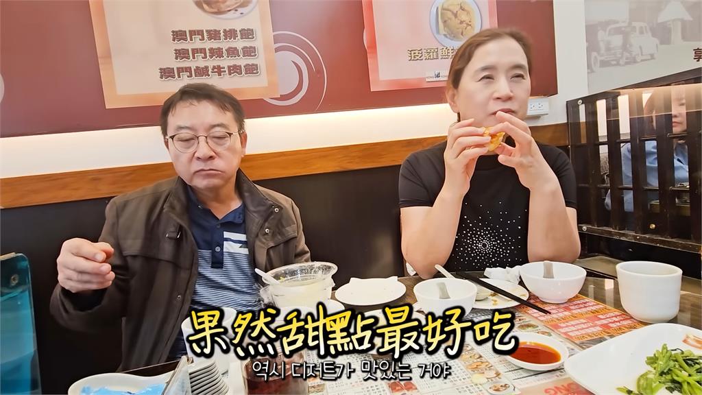 韓妞帶雙親遊台灣！兩人狂嗑當地美食　母愛上「這小吃」每天都要來一份