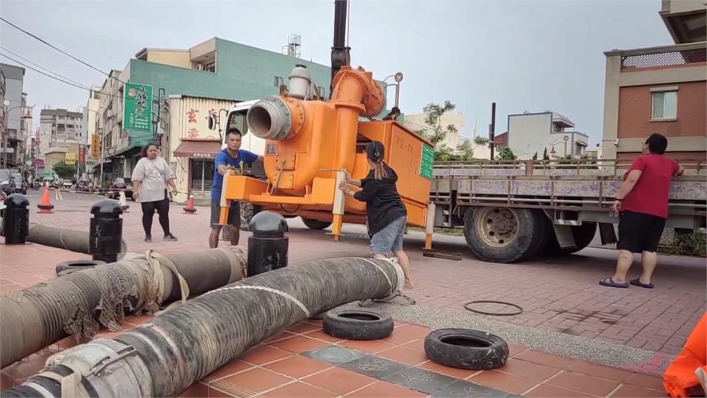 丹娜絲來勢洶洶! 彰化工地拆帆布.鹿港老街備抽水機