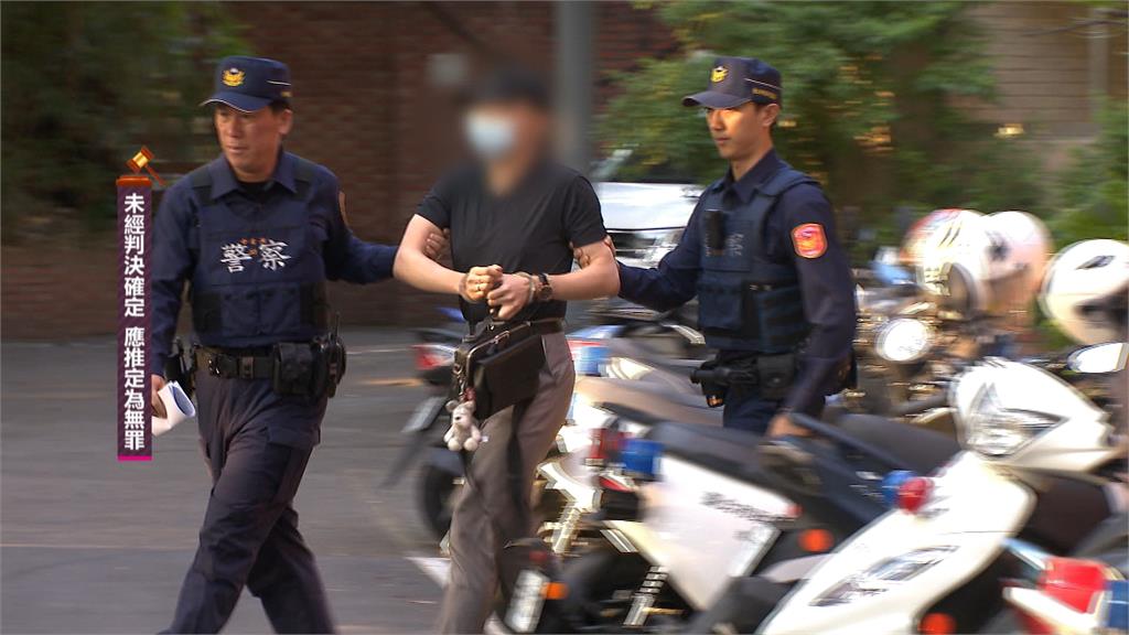 總統府前亮「戰術直刀」　男不滿被嗆「人行道　行人最大」