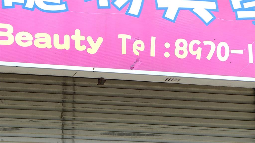 尋仇?新北男半夜持磚塊砸社區 一樓商家無辜遭殃:不認識嫌犯