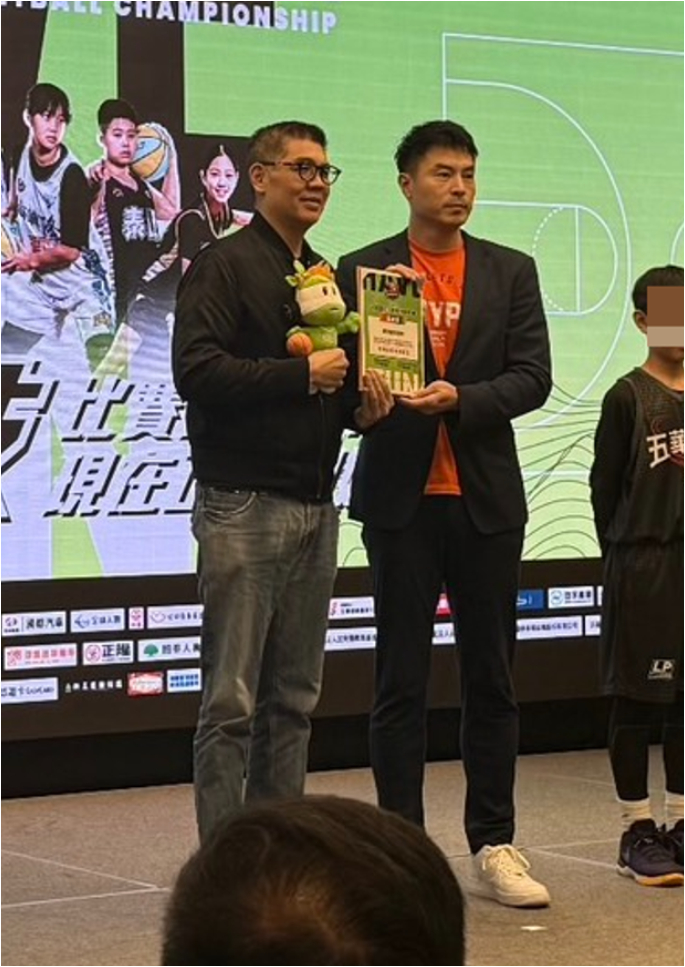 56歲連勝文成功甩肉20公斤！「瘦成竹竿人」驚見下顎線…最新狀態全被拍