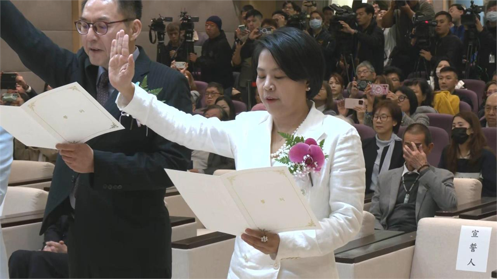 李貞秀疑違國籍法認了「有收到公文」卻嗆：我沒拆！網氣炸轟欺負台灣人