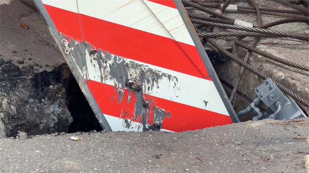 悚！彰化市工安意外　疑地層鬆軟下陷　吊車翻覆　駕駛一度受困