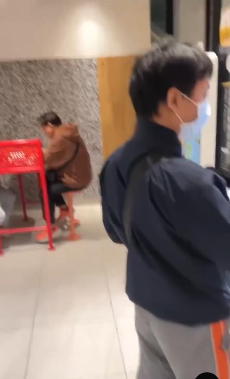 規模7強震花蓮人速食店「淡定吃炸物」！店員冷補1句：要刷載具嗎