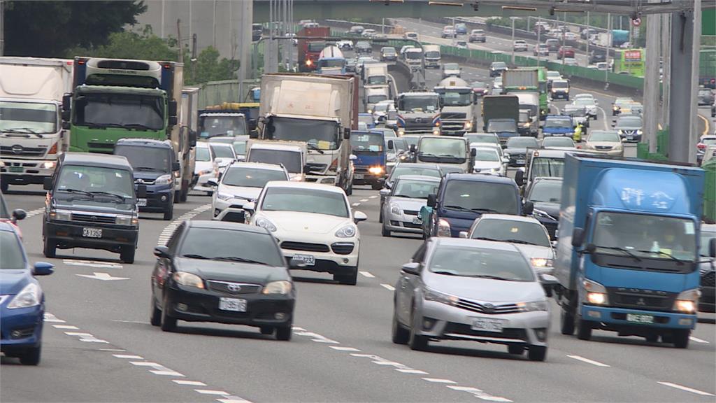 清明連假前夕返鄉車潮湧現 高鐵加開201班次.台鐵159班