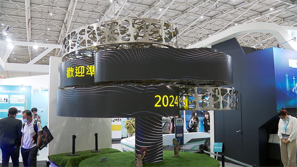 2024TouchTaiwan登場　台灣最大「曲面互動顯示器」吸睛