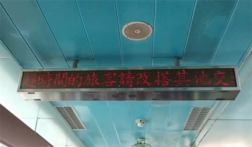 快新聞／北捷上班時間又異常！ 文湖線列車「停住不動」旅客被請下車
