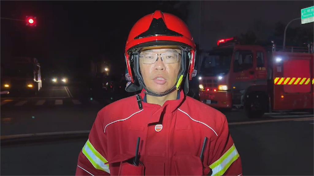 台南4連棟鐵皮屋凌晨大火 無人受困、受傷