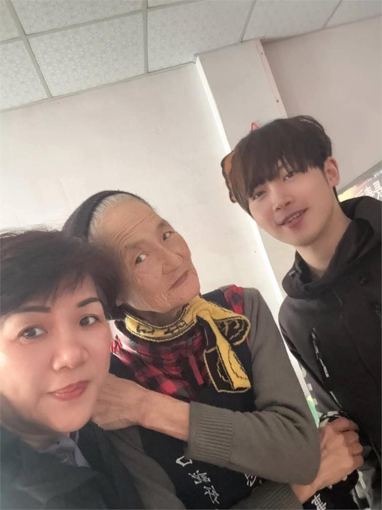 張美惠與陳勇正攜手走訪虎尾婆婆 肯定年輕人投身公益「不容易」