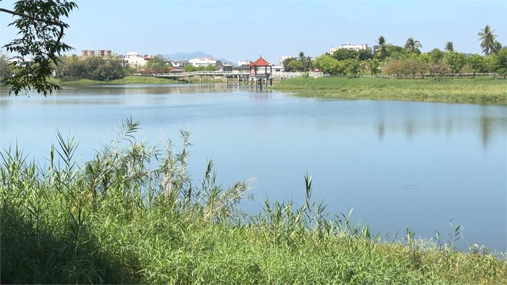 高雄美濃湖清淤工程 現「湖中有湖」奇特景象
