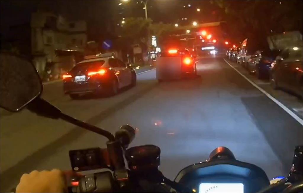 見義勇為！外送員助警攔截逃逸車輛　警網制伏瘋狂駕駛