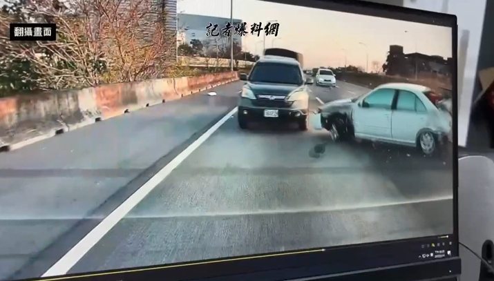 驚悚畫面曝! 國道六車連環撞 2人遭拋飛車外