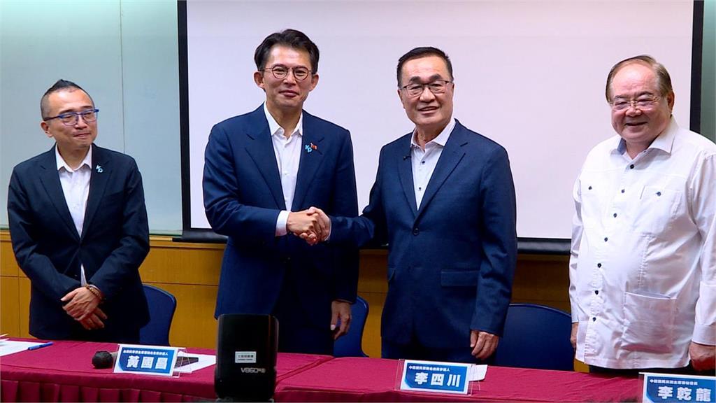 柯文哲目標2026募款千萬！黃國昌喊話小草：賣我這張帥臉拜託大家