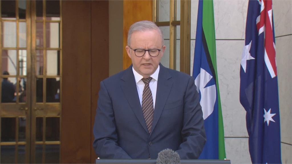 澳洲邦迪海灘槍擊15死　民眾海上圍圈悼念