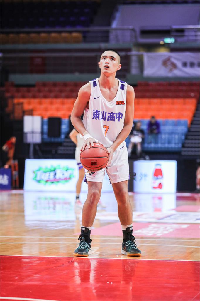 HBL(影)／東山高中下半場下起三分雨！63：61氣走開南高中笑納3連勝