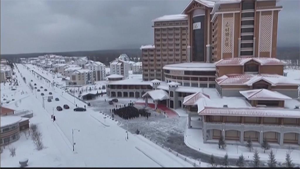 北韓豪華酒店完工！金正恩「手牽愛女」出席典禮　接班領導人意味濃厚