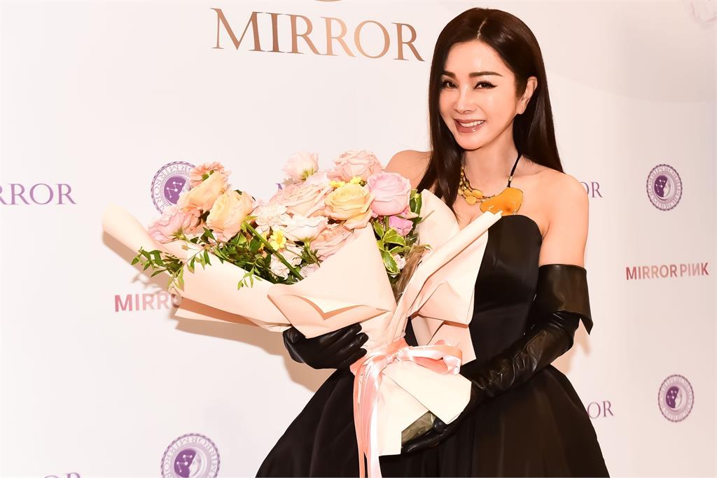 陳美鳳馬甲禮服「太緊身」勒出小蠻腰!曝許瑋甯、邱澤夫妻放閃實錄