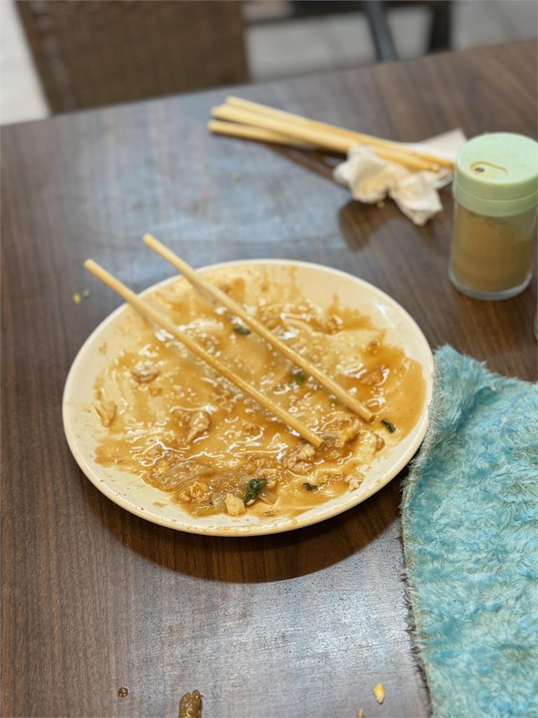 鹿港老闆怒了！7人點一份蚵仔煎分食　共食久坐無法拚翻桌率