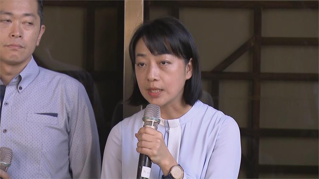 快新聞/槓上了