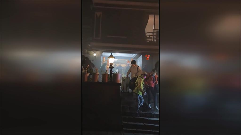 阿里山高峰飯店火警！　疑電線走火「火勢猛烈」耗３小時撲滅