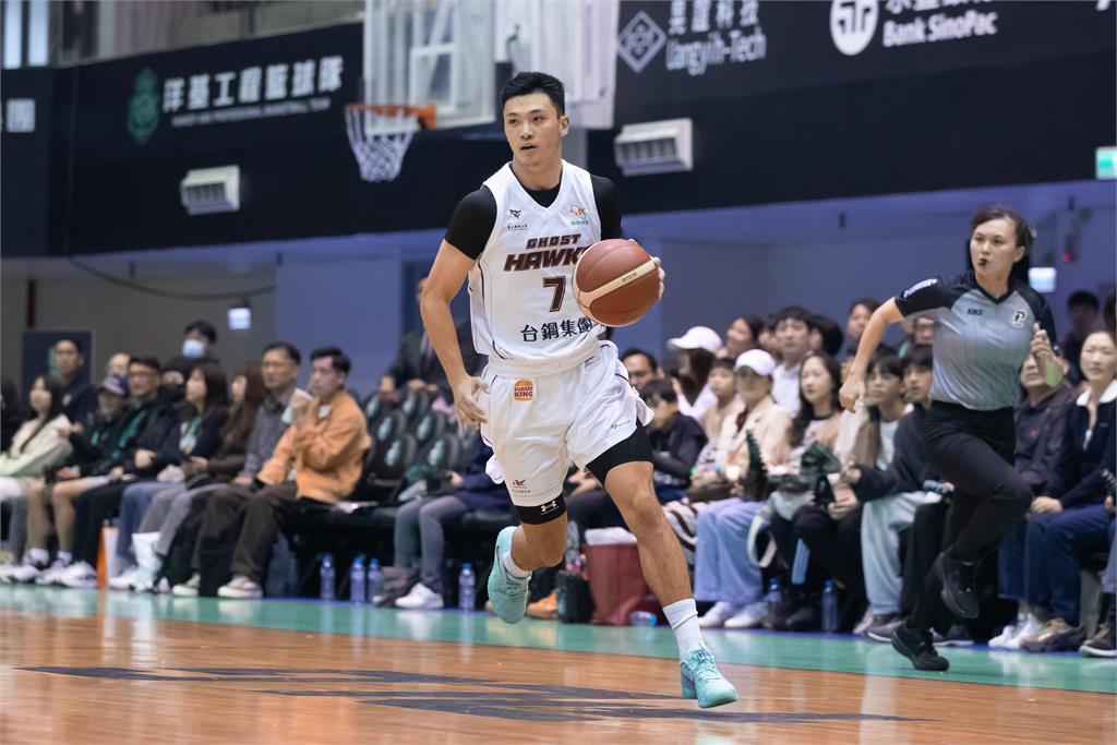 PLG(影)/新洋將飛鬥士開箱大成功!台鋼獵鷹129:87痛宰洋基工程