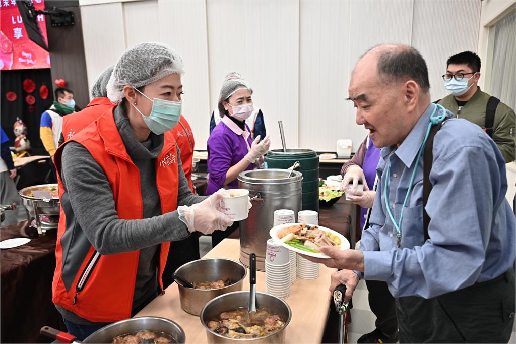 永齡寒冬送暖捐款一億　永飽安康再升級　從營養送餐到社會創新　長輩照顧升級幸福滿分