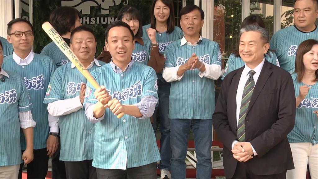 拚戰高雄! 陳其邁.賴瑞隆市場拜早年　柯志恩招手藍白合