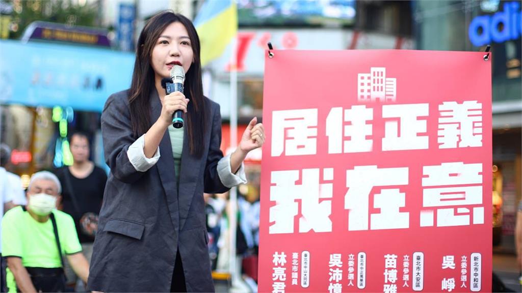 她舉牌列柯文哲「歧女論」遭館長公審 吳沛憶怒:這是民主?