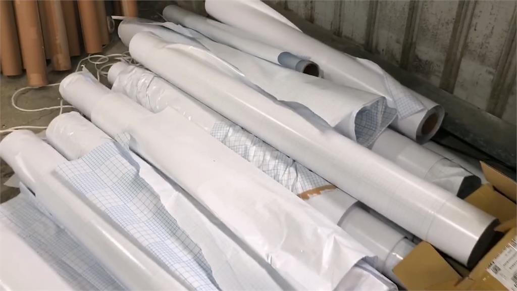 颱風過境強風吹掀屋頂 林俊憲捐百面廣告帆布助災民