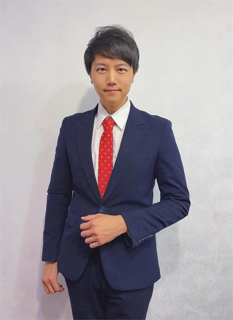 戲如人生！《豆腐媽媽》房仲店長成真　張世賢斜槓房仲圈晉升「百萬經紀人」