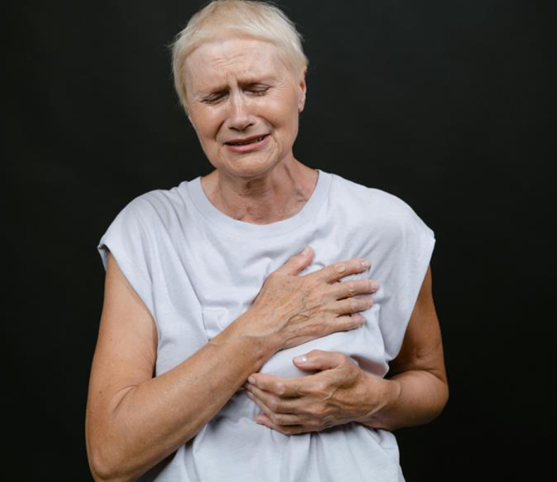 睡眠不足心臟恐跟著出問題!最新研究警告「更年期女性」風險高