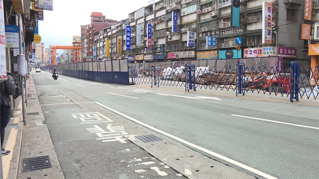 客運駕駛鬧行車糾紛 公車司機併排下車互嗆 市府開罰