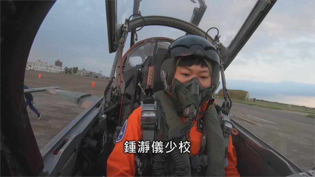 國慶空中第二次預演　勇鷹高教機、F-5戰機混編飛行