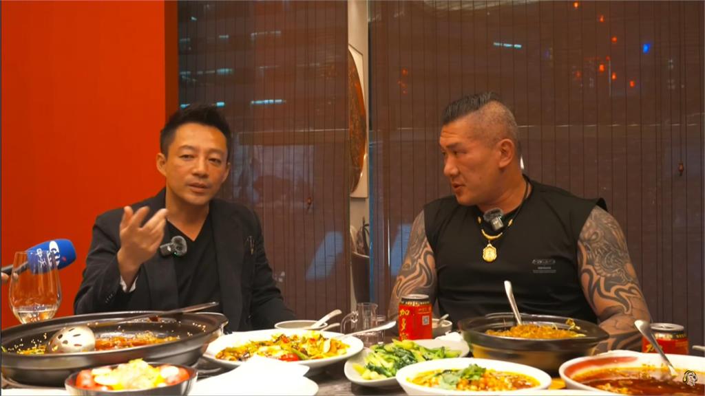 館長合體汪小菲線上破紀錄40萬人!「疑釣出傅崐萁抖狂4位數」點名柯文哲了