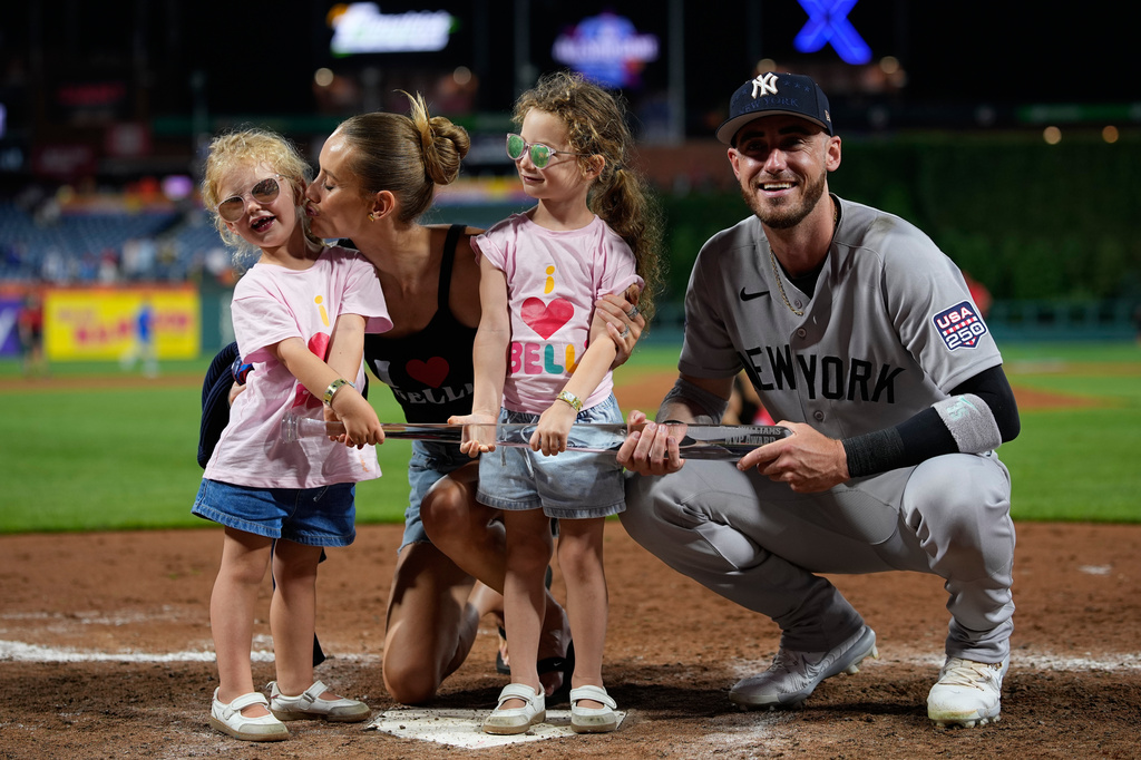 MLB(影)／爸爸拿MVP、女兒玩紅土！貝林傑明星賽最感人的全家幸福畫面