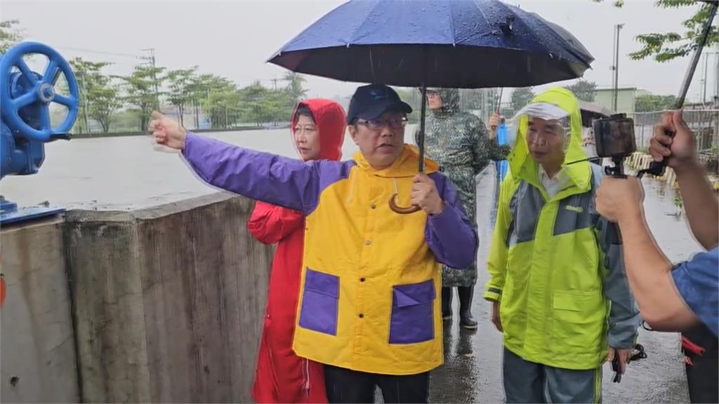 深夜急轉！高雄、台南因雨量修正　緊急宣布停班課、向市民致歉